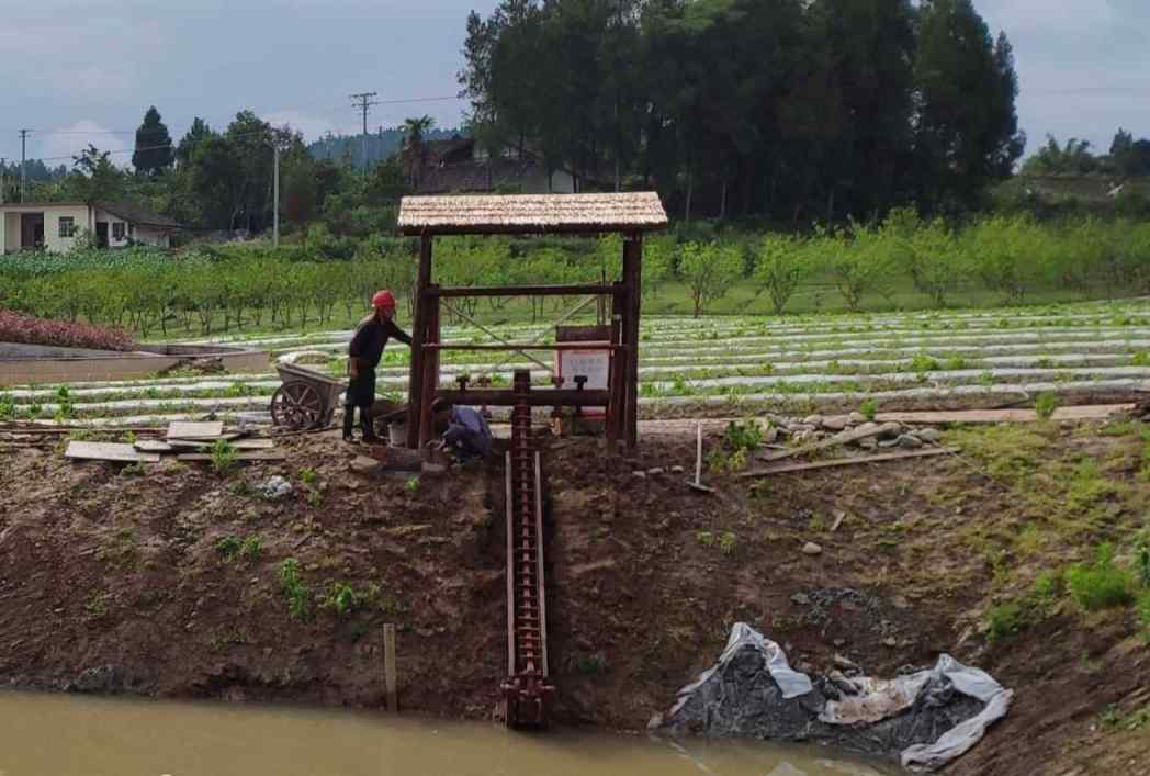 仿古水车制作工艺详解：从龙骨水车到景观水车定制全攻略