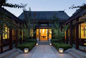 中国传统的古建筑照壁建筑艺术：从实用屏蔽到文化象征的美学演变