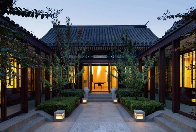 古建照壁的匠心传承：中裕木艺48年专注打造的木制照壁艺术与文化内涵
