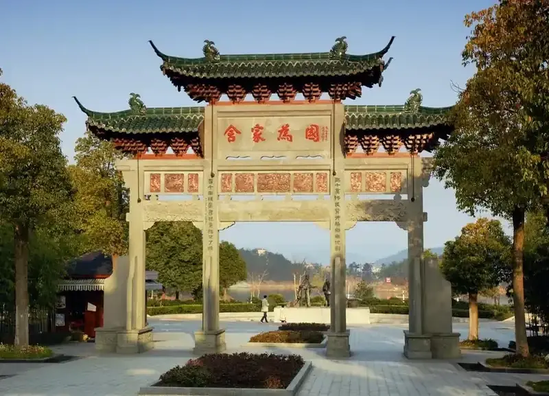 榫卯与斗拱：八角亭营造技艺探秘——《营造法式》建筑美学与现代设计