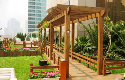 Handcrafted Wooden Garden Arch Bridge Custom Landscape Traditional