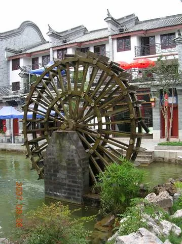 大型仿古水车制作全流程揭秘：设计要点与安装工艺详解