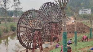 龙骨水车定制「中裕木艺」- 大型景观水车定制厂家