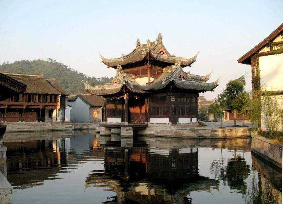 重庆48年老牌古建牌坊定制厂家：如何设计传统门楼，多少钱能打造乡村文旅新地标？