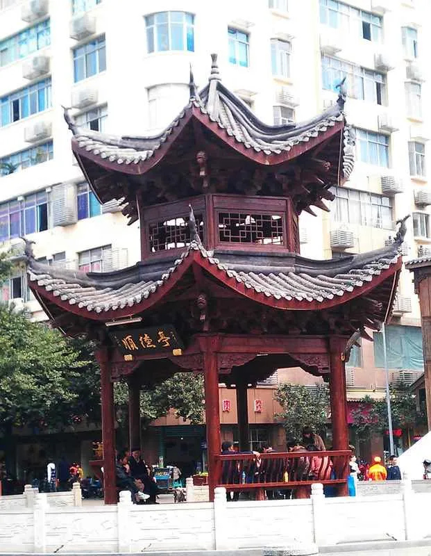 古建筑石作工艺探秘：中裕木艺48年匠心打造木制牌坊与石雕艺术之美