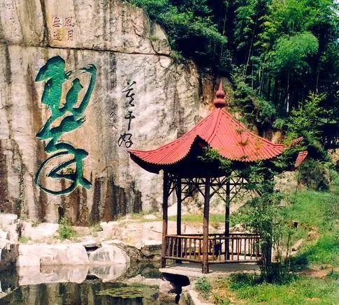 古建商铺木作工艺探秘：中裕48年传承的六角亭建筑艺术与实用美学