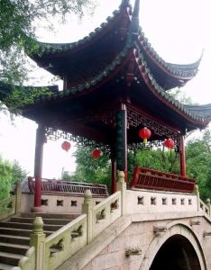 古建亭子定制厂家：凉亭价格、形制与施工全攻略