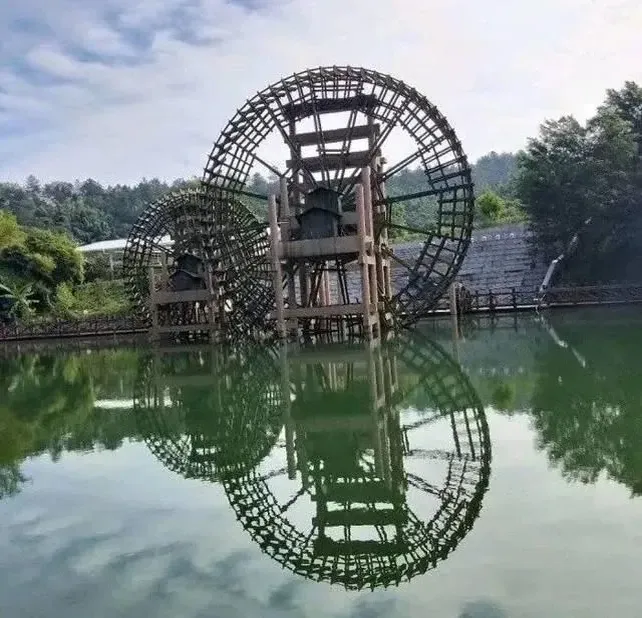 大型仿古水车系列哪家好_重庆精神堡垒专业厂家_中裕木艺