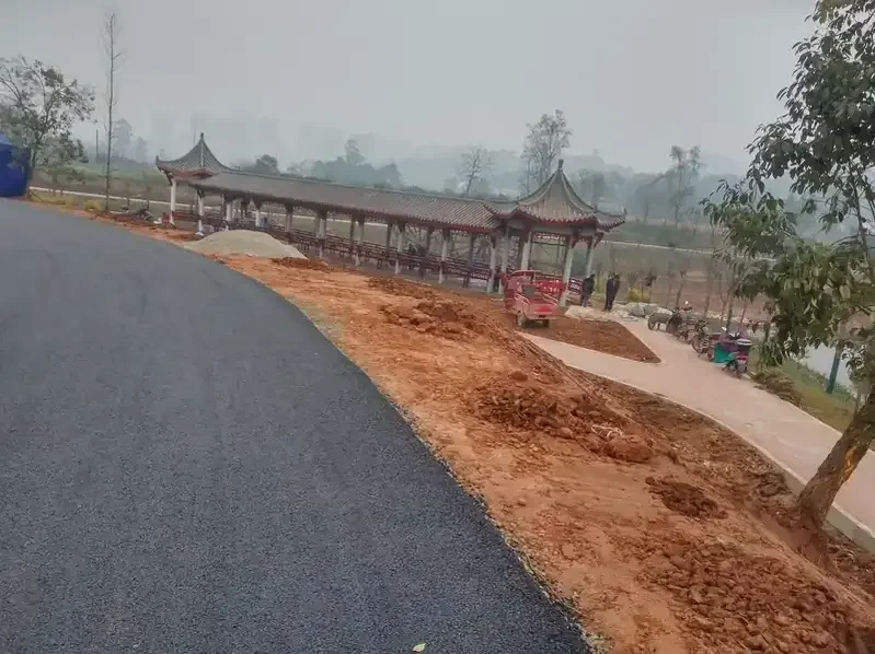 青岛景区古建亭廊榫卯技艺全解，非遗匠人48年经验谈仿古牌坊水榭定制