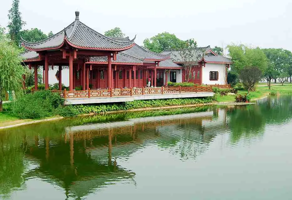 滁州古建亭廊定制：仿古凉亭与木制长廊的完美融合，重庆48年榫