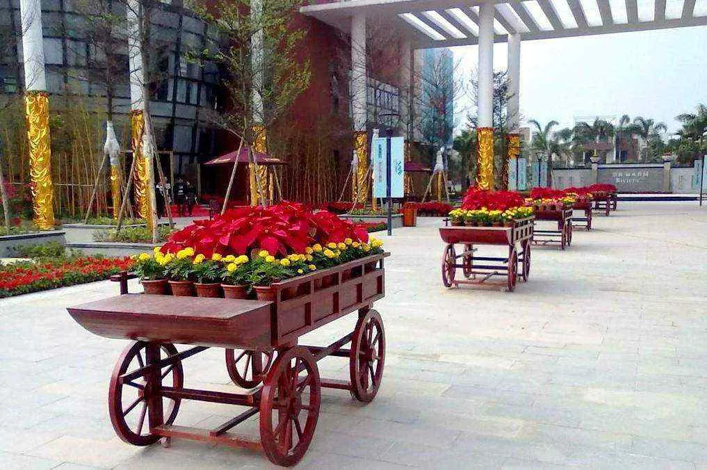 驻马店景区防腐木景观定制 栈道花箱花架一站式解决方案