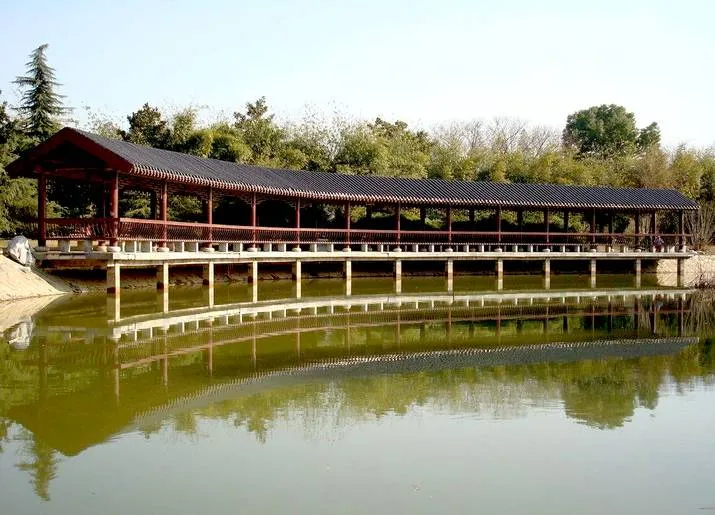 仿古长廊施工怎么做？从选材到防潮，老木匠手把手教你老手艺