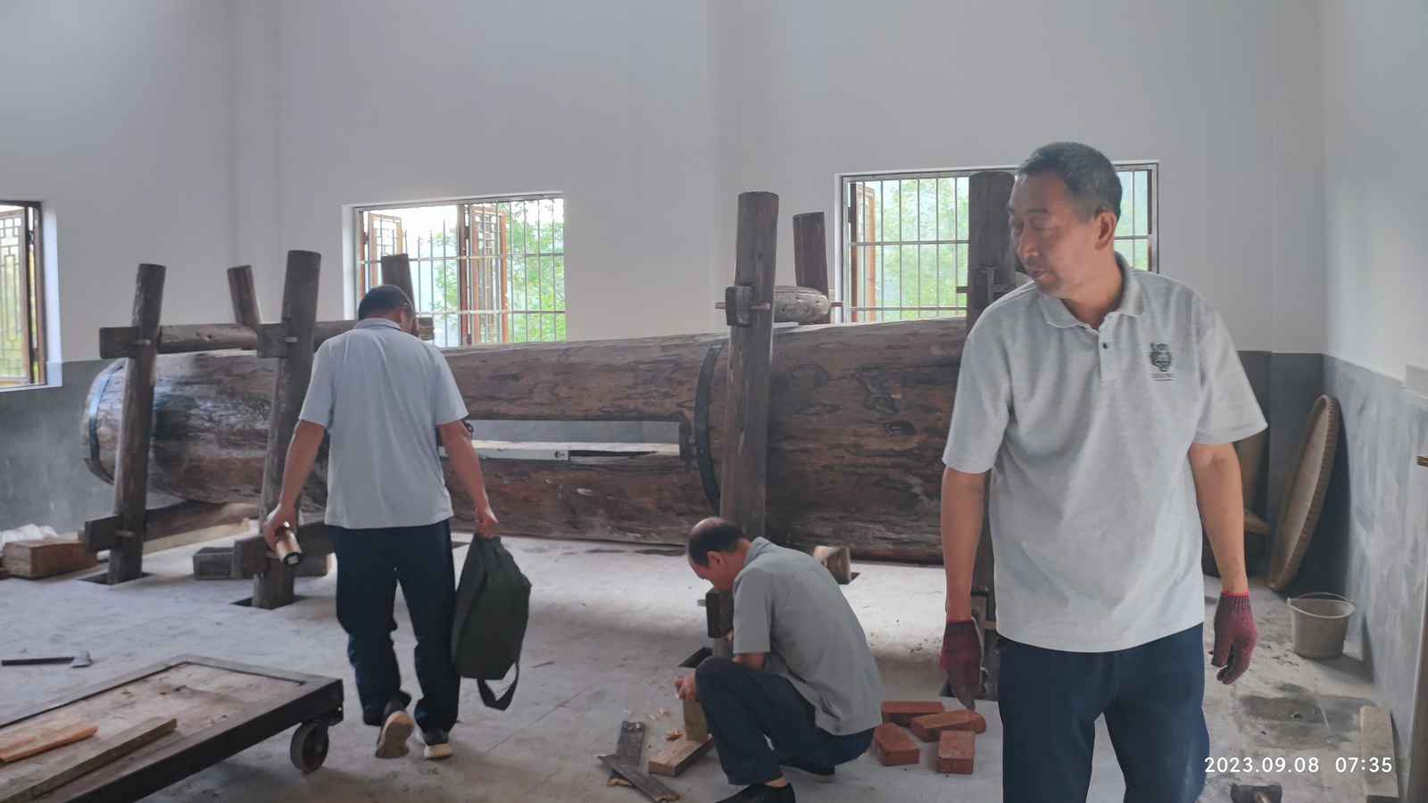 Authentic Traditional Oil Press Machine for Museum Exhibits: Handcrafted Heri...