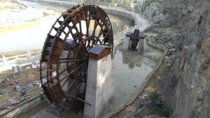 成渝经济圈古镇改造潮起：六角亭与重檐亭定制需求激增，48年榫卯工艺专家中裕木艺引领