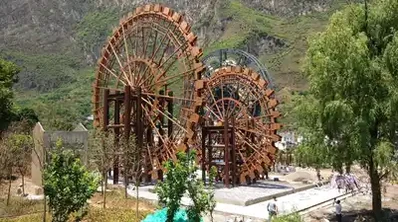 重庆仿古水车定制多少钱？大型景观水车源头厂家直发