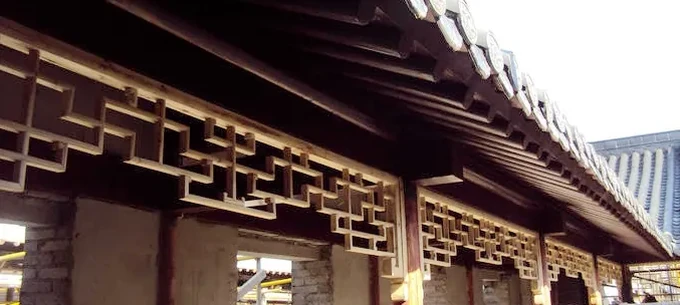 古建挂落花格窗古建装饰木构件木制挂落万字格花窗古建屋檐传统木作古建装饰木构件户外景观木质结构传统工艺-古建装饰木构件定制厂家